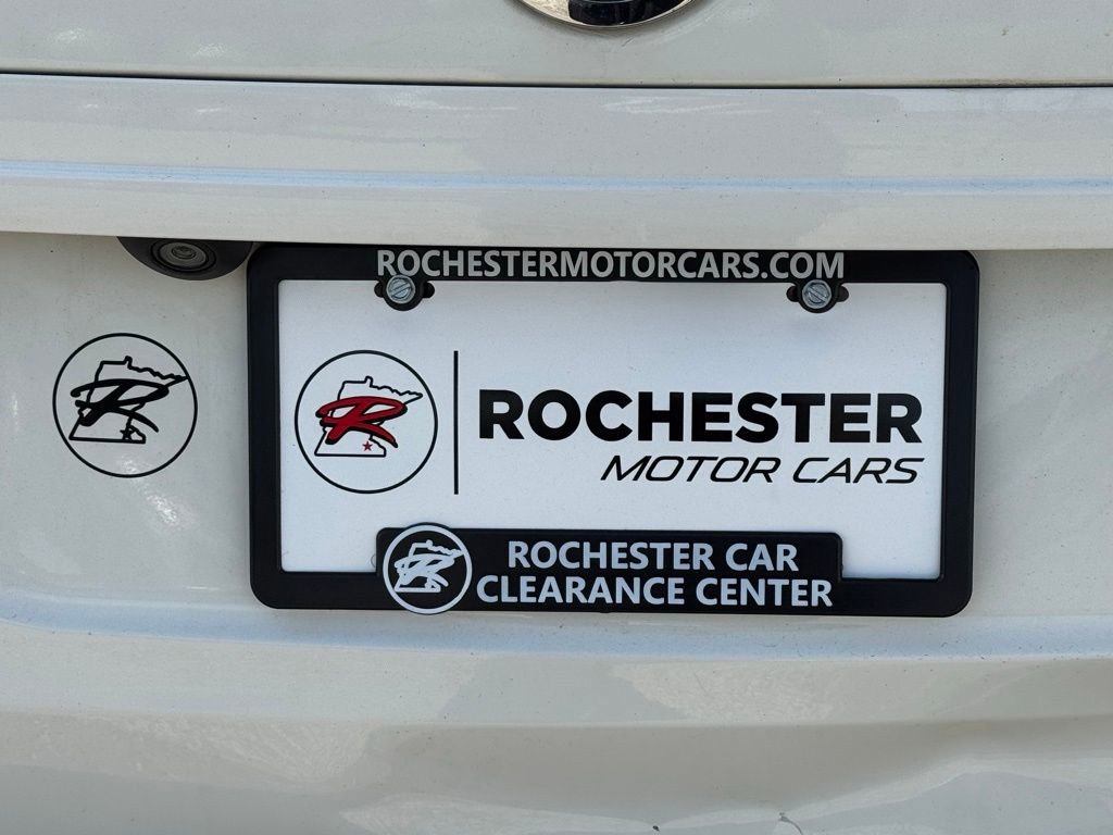 Used 2010 Volkswagen Routan SEL FWD image 48