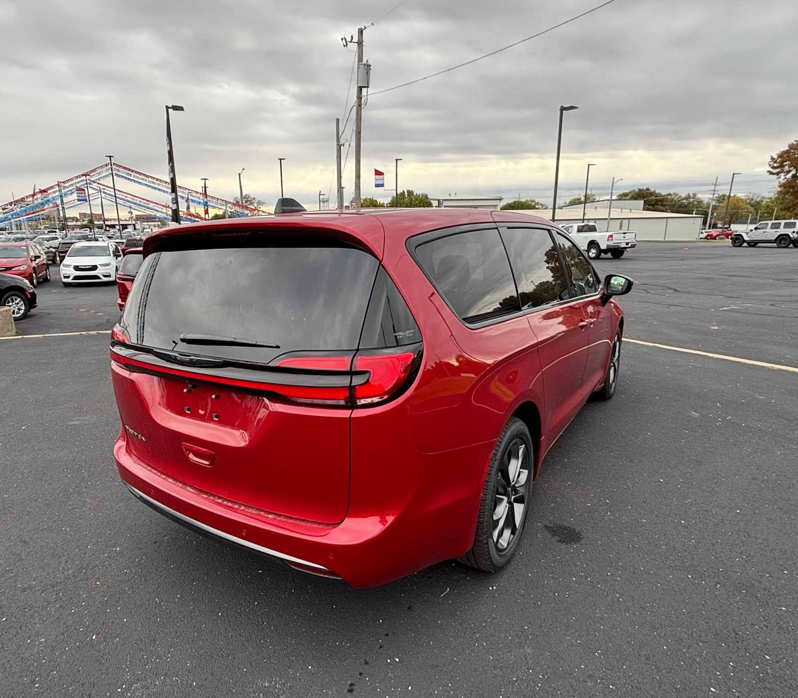 New 2026 Chrysler Pacifica Select FWD image 5