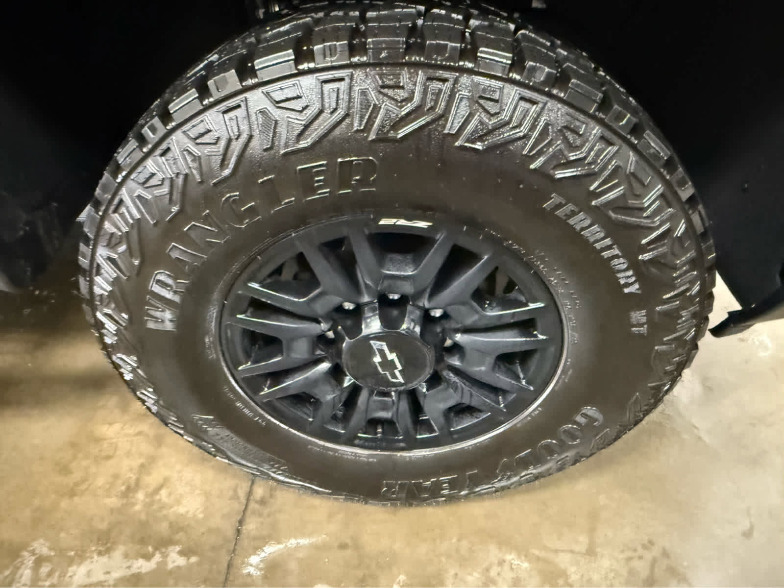 Used 2025 Chevrolet Silverado 2500 ZR2 w/ Technology Package image 31