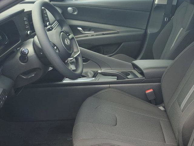 New 2025 Hyundai Elantra SE image 8
