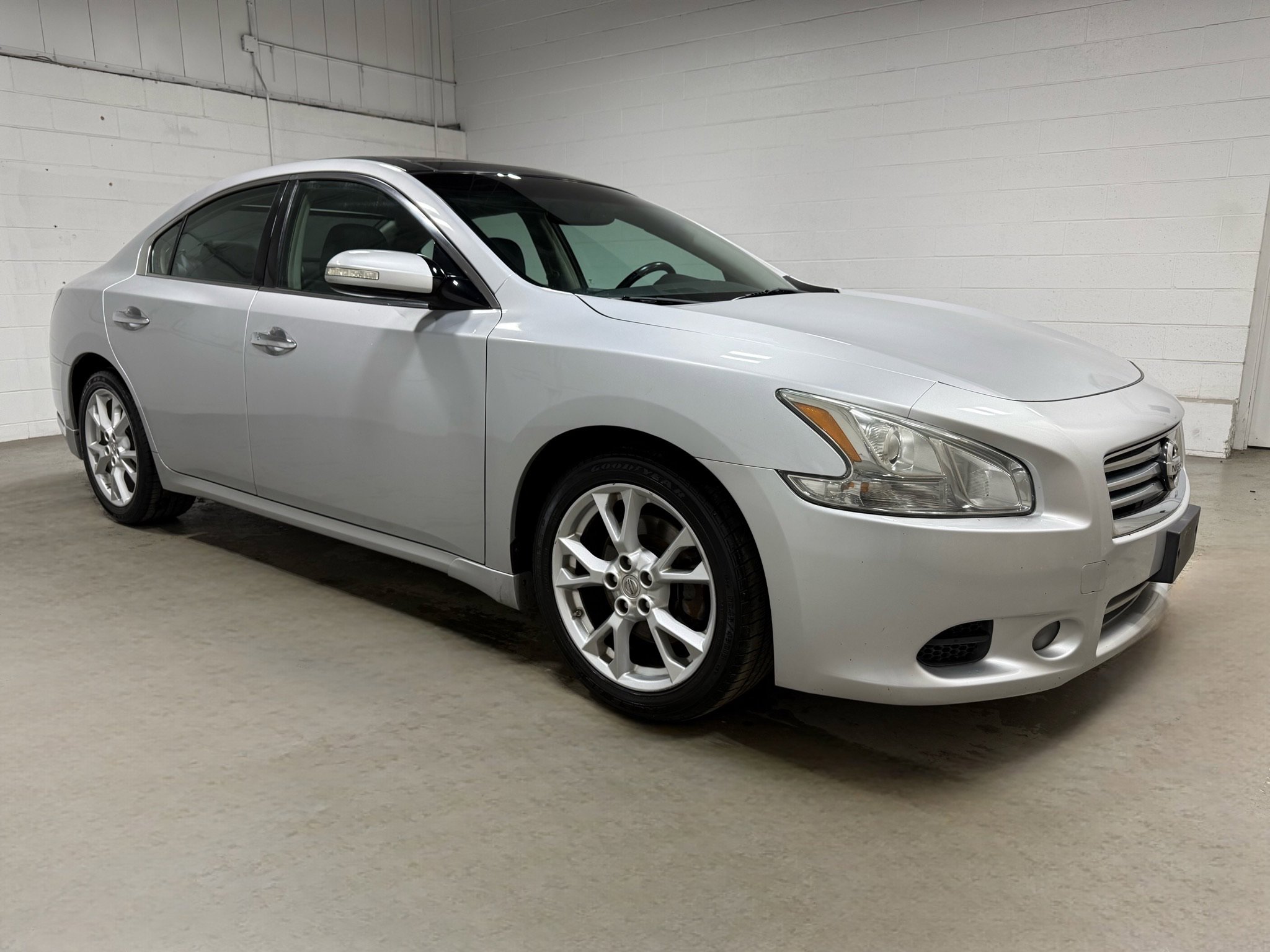 Used 2012 Nissan Maxima 3.5 SV w/ Premium Pkg image 3