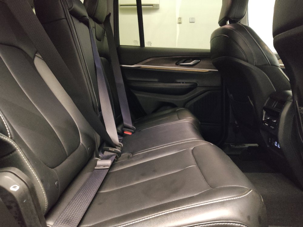 Used 2023 Jeep Grand Cherokee Limited RWD image 19
