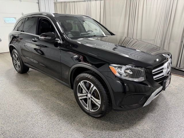 Used 2017 Mercedes-Benz GLC 300 4MATIC image 3