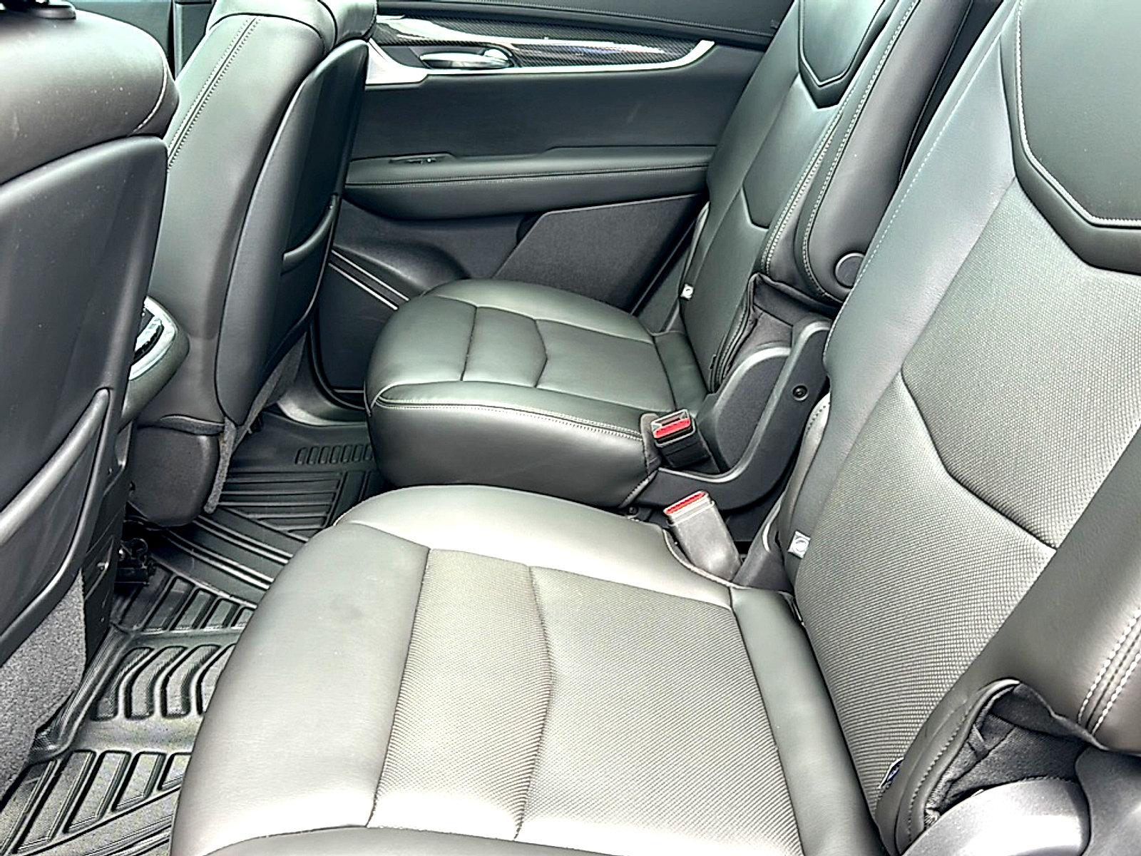 Used 2024 Cadillac XT6 Sport w/ LPO, Floor Liner Package AWD/4WD image 19