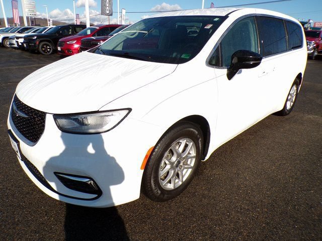 Used 2024 Chrysler Pacifica Touring-L