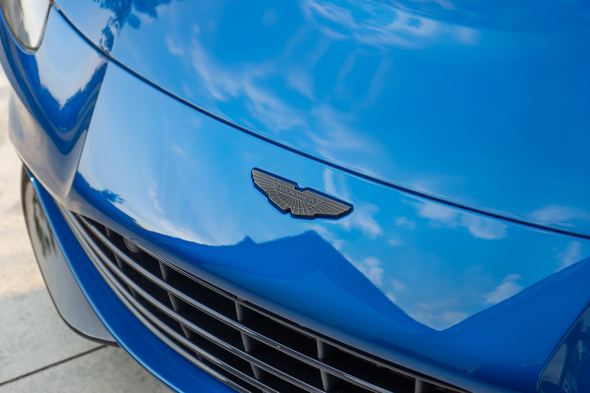 Used 2022 Aston Martin V8 Vantage Coupe image 15