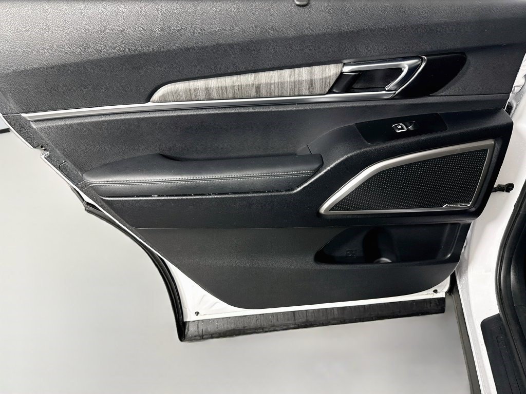 Used 2024 Kia Telluride EX w/ EX Captain's Chair Package FWD image 25