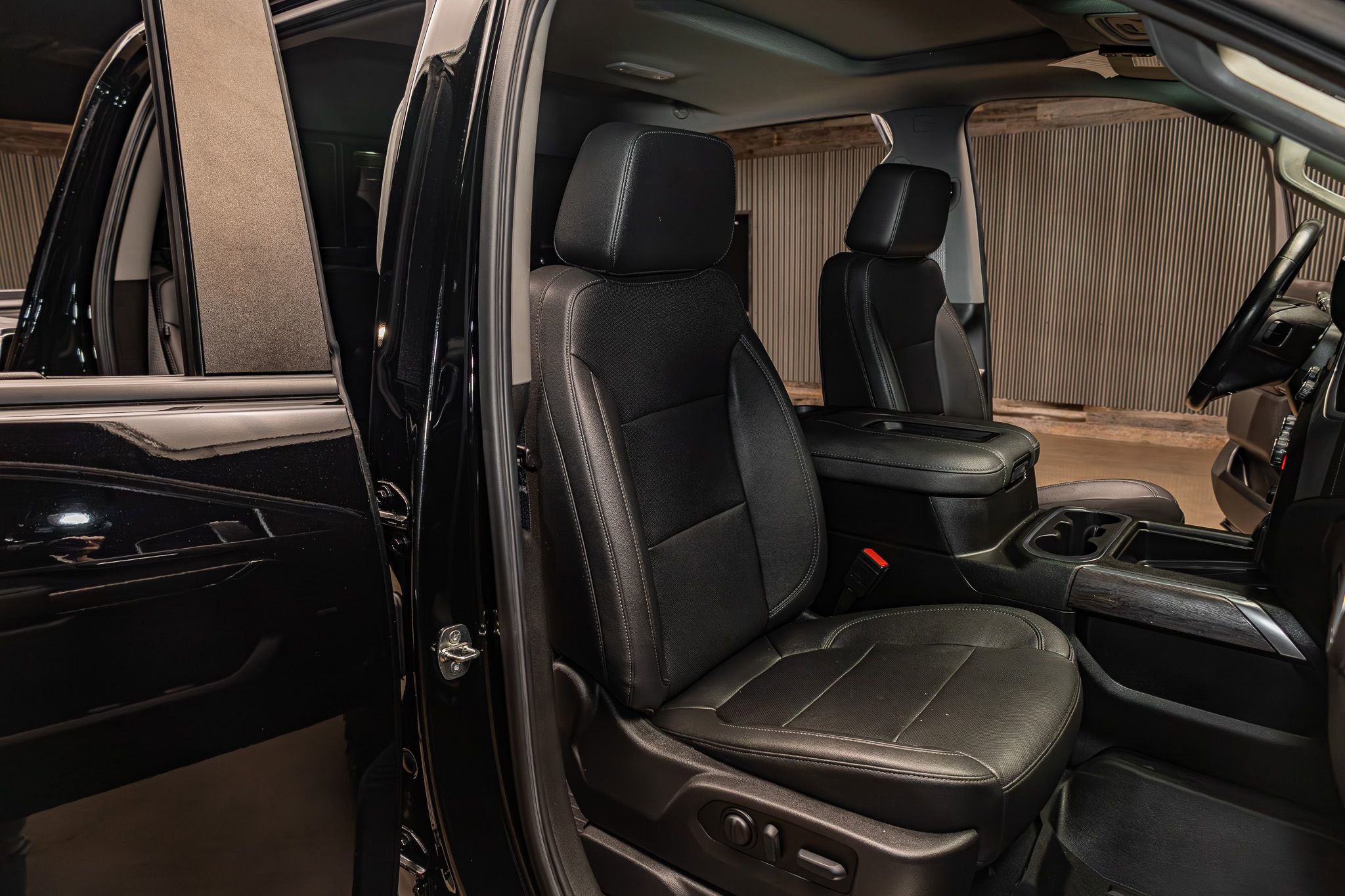 Used 2022 Chevrolet Silverado 2500 LTZ w/ LTZ Plus Package AWD/4WD image 30