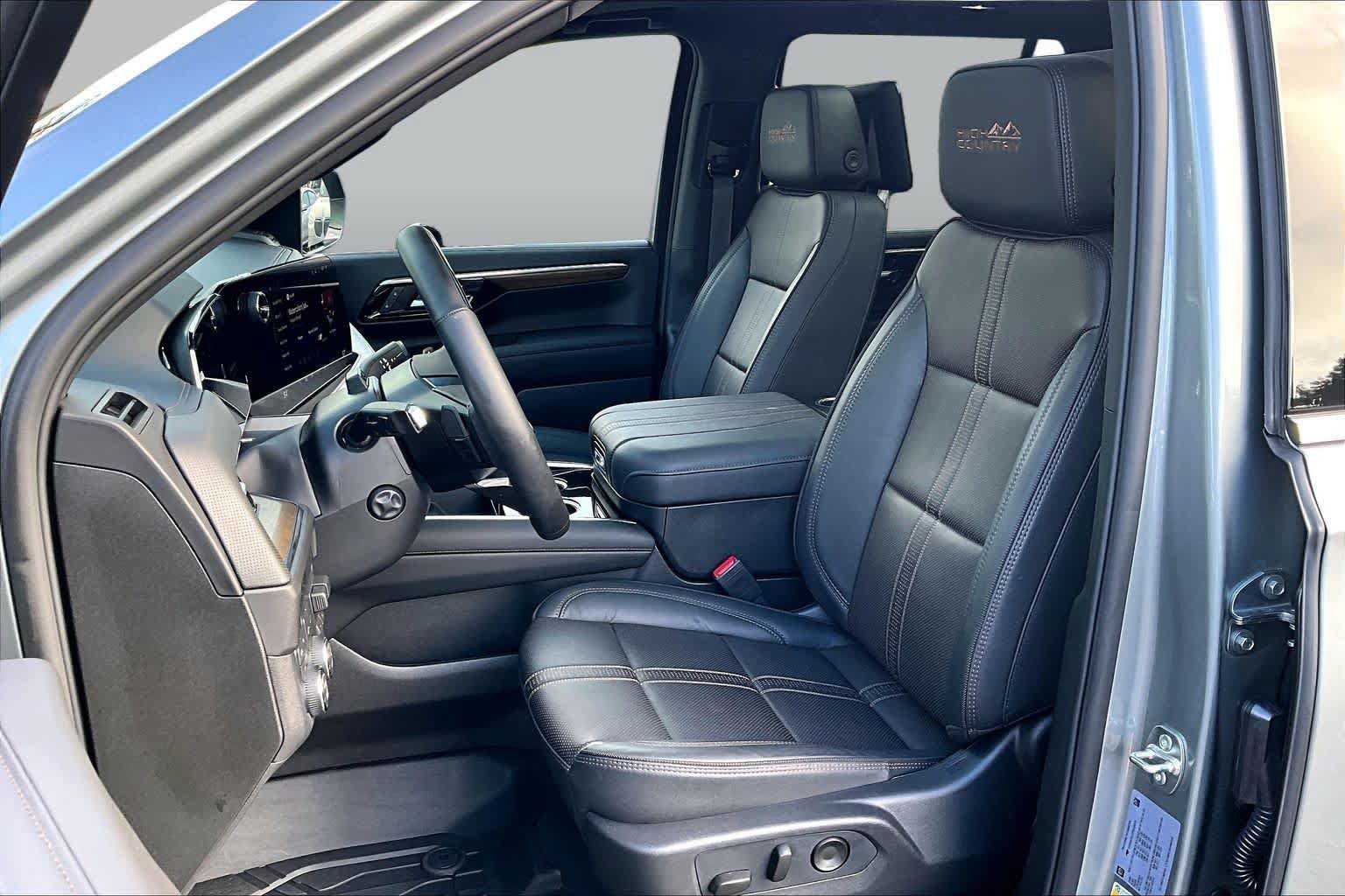 Used 2026 Chevrolet Tahoe High Country AWD/4WD image 8