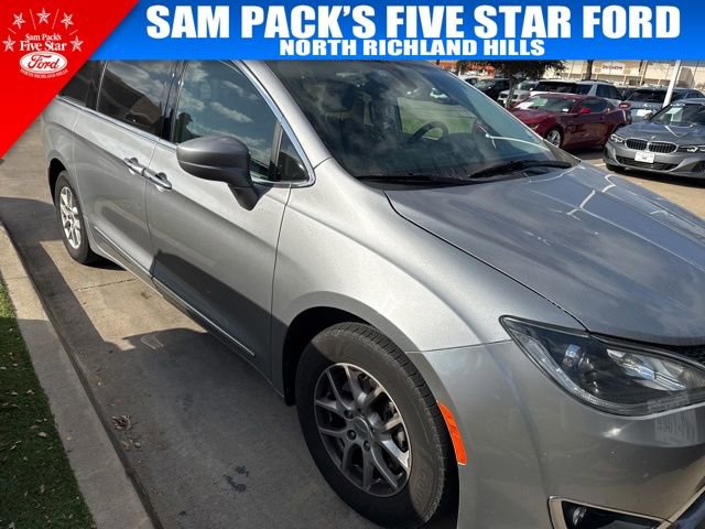 Used 2020 Chrysler Pacifica Touring-L image 9