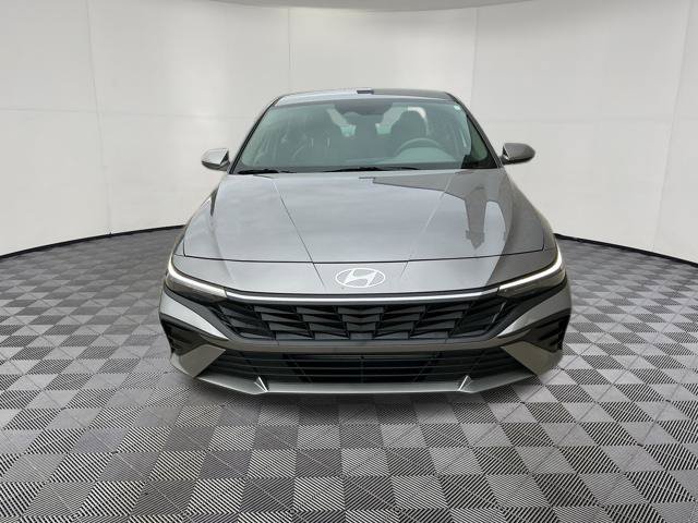 Certified 2024 Hyundai Elantra SE FWD image 5