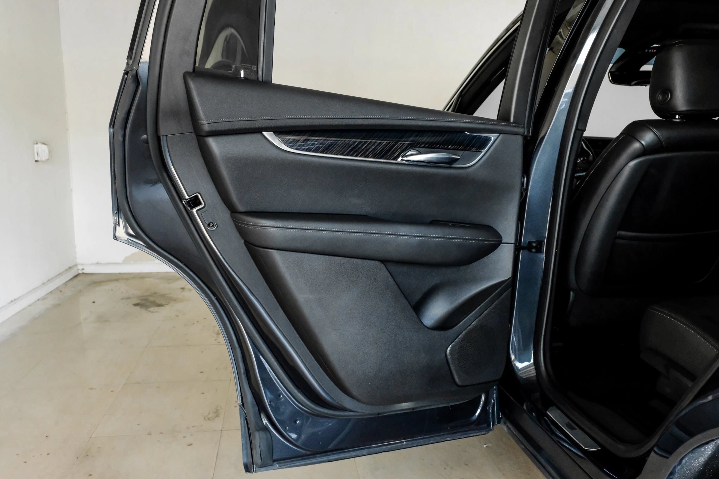 Used 2022 Cadillac XT6 Premium Luxury w/ Technology Package FWD image 38