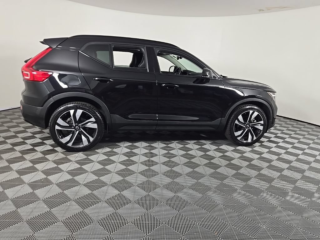 Certified 2023 Volvo XC40 B5 Plus w/ Driver Assist Package AWD/4WD image 10