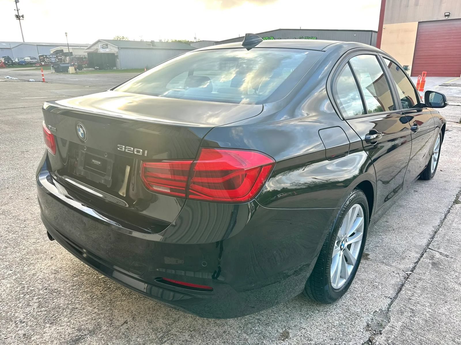 Used 2017 BMW 320i xDrive Sedan AWD/4WD image 7