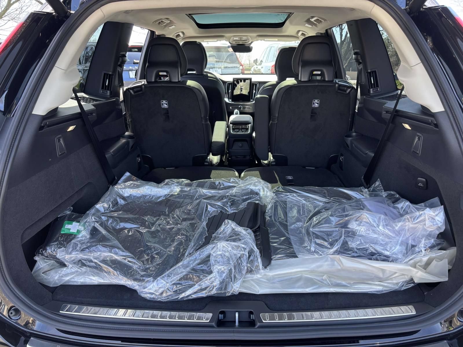 New 2026 Volvo XC90 T8 Ultra w/ Protection Package Premier AWD/4WD image 9