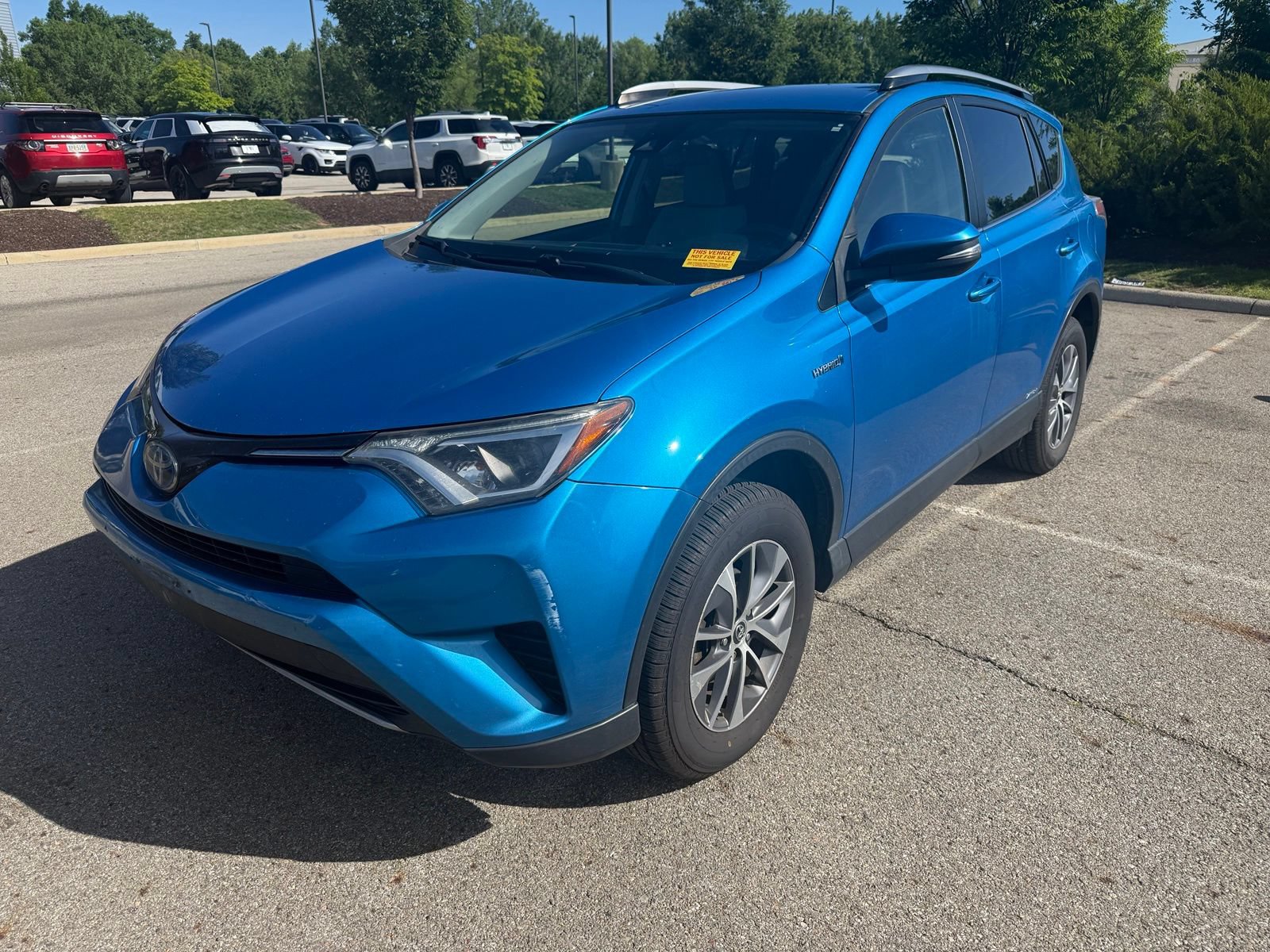 Used 2018 Toyota RAV4 LE AWD/4WD image 1