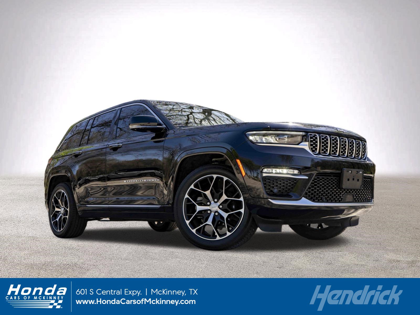Used 2023 Jeep Grand Cherokee Summit image 1