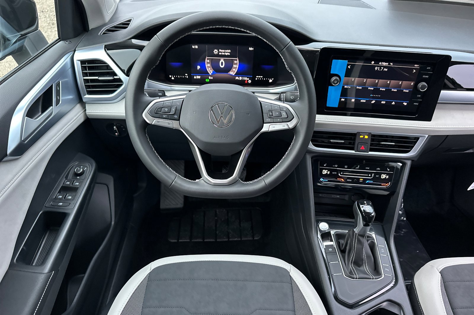 New 2026 Volkswagen Taos SE image 14