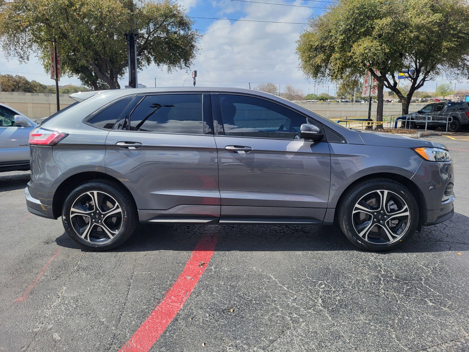 Certified 2022 Ford Edge ST image 2