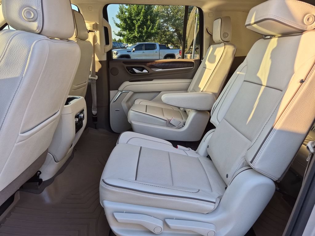 Used 2022 GMC Yukon XL Denali AWD/4WD image 37