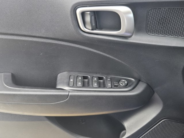 Used 2024 Hyundai Venue SE FWD image 26