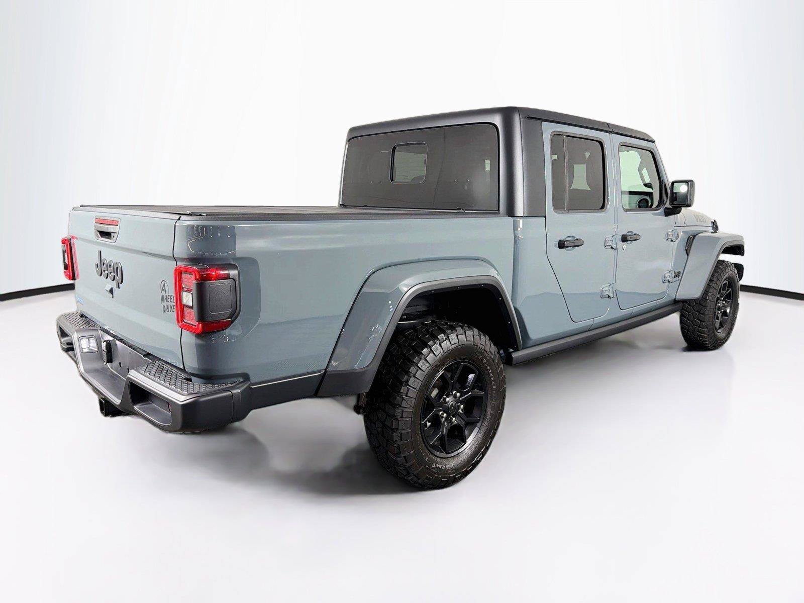 Used 2025 Jeep Gladiator Sport AWD/4WD image 11