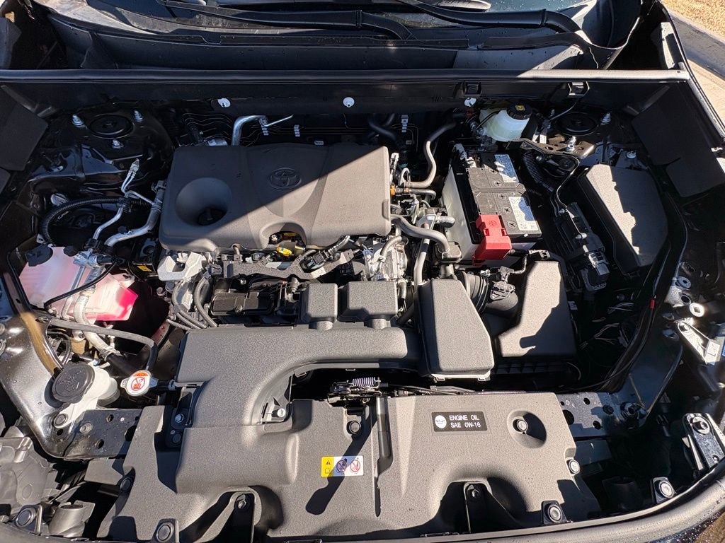 Used 2025 Toyota RAV4 LE image 32