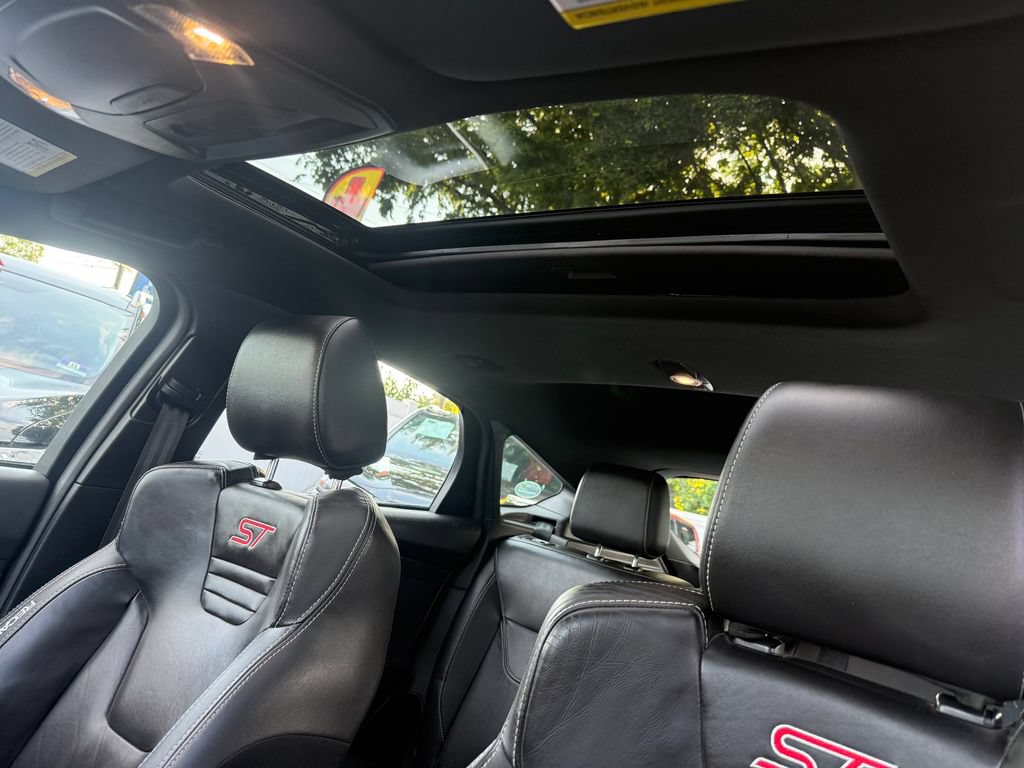 Used 2017 Ford Focus ST w/ Equipment Group 402A FWD image 26