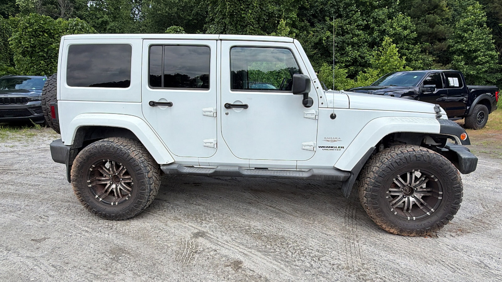 Used 2011 Jeep Wrangler Unlimited Sahara AWD/4WD image 7