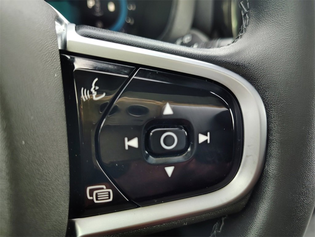 Used 2025 Volvo XC60 B5 Plus image 15