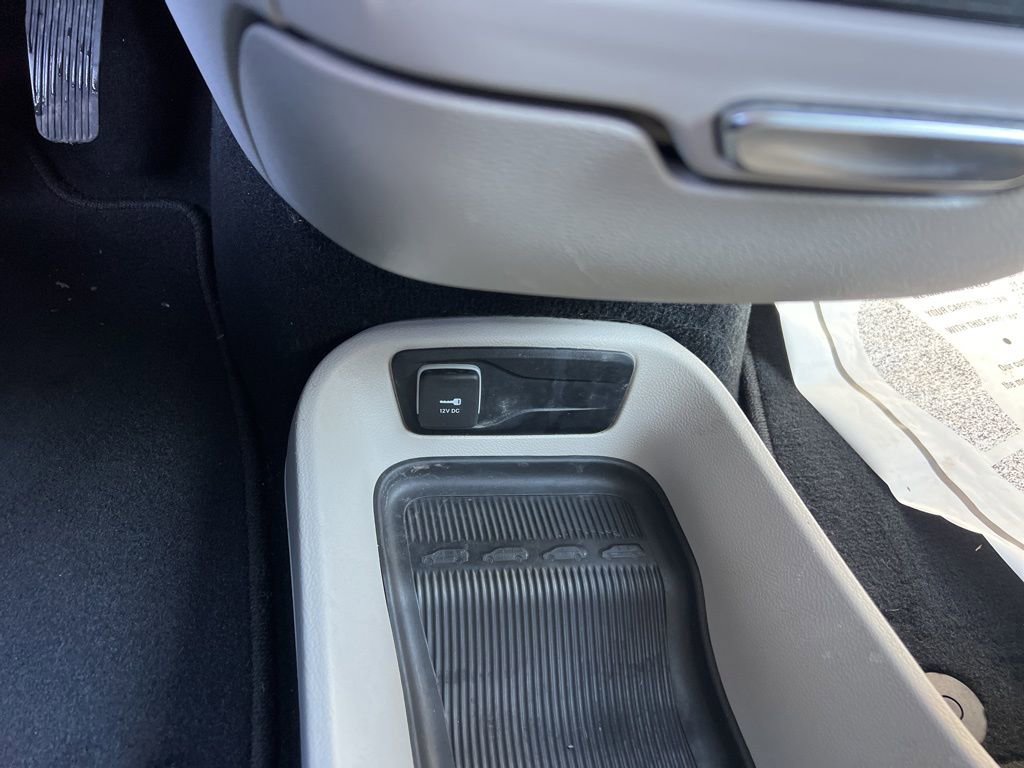 Used 2022 Chrysler Pacifica Touring-L w/ Uconnect Theater Family Group image 36