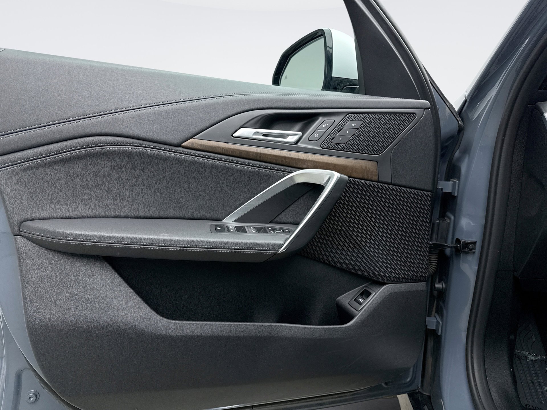 Used 2023 BMW X1 xDrive28i w/ Convenience Package image 9