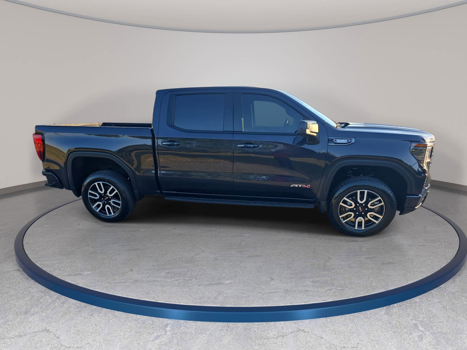 Used 2024 GMC Sierra 1500 AT4 w/ Technology Package AWD/4WD image 4