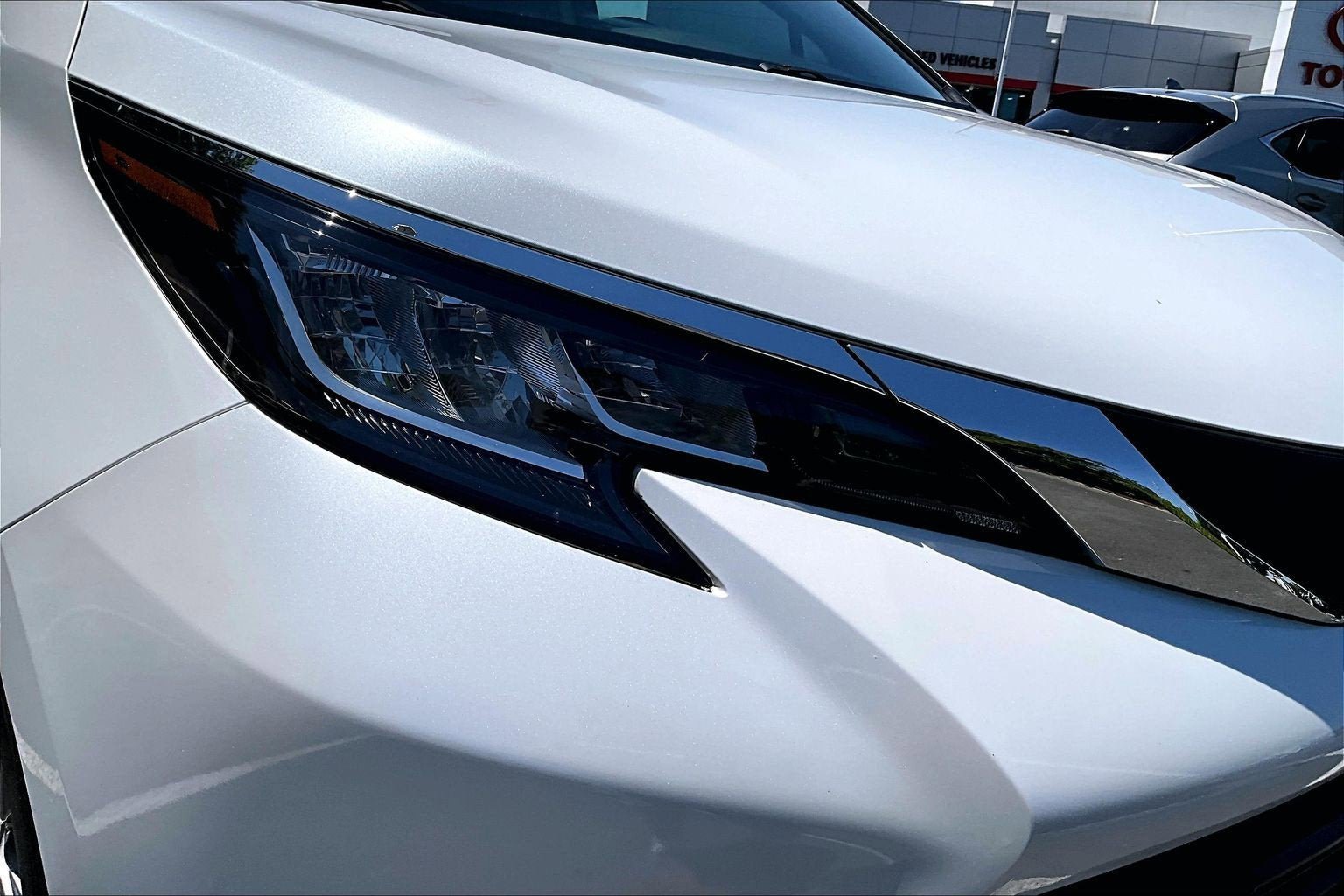 Used 2023 Toyota Sienna XLE FWD image 28