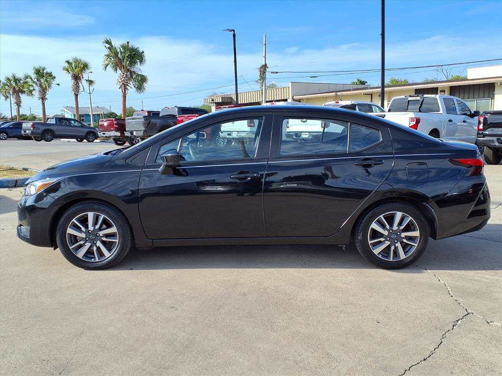 Used 2023 Nissan Versa SV image 4