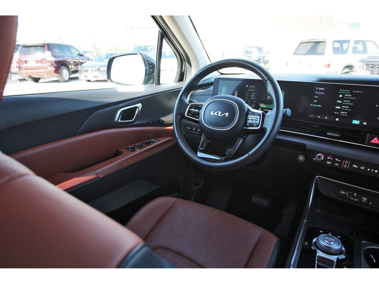 Used 2025 Kia Carnival EX image 12