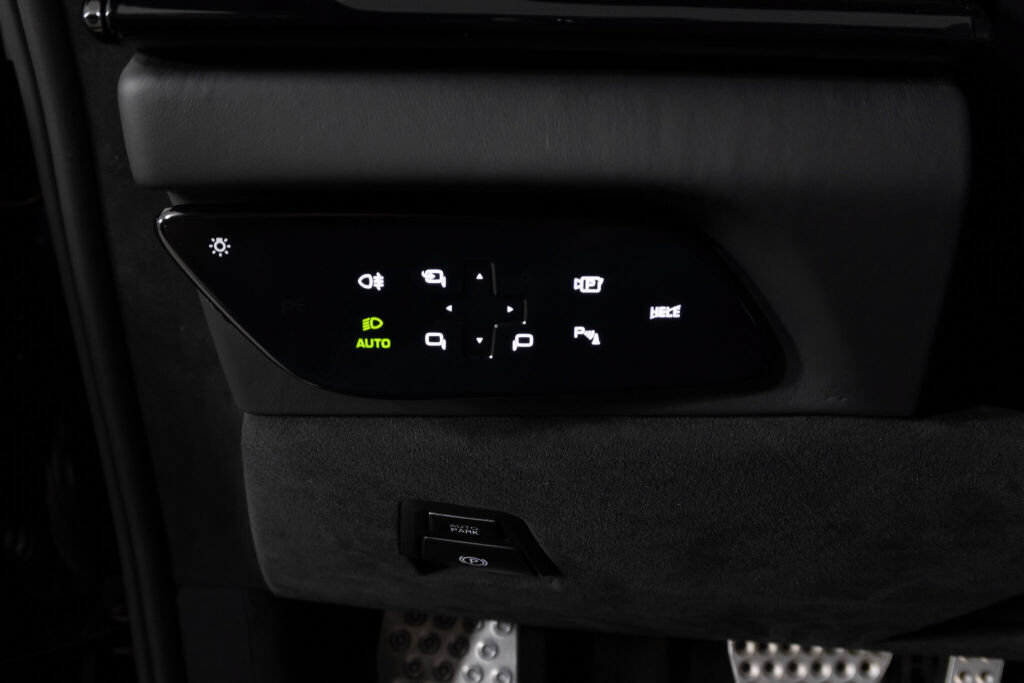 Used 2025 Ferrari Purosangue AWD/4WD image 40