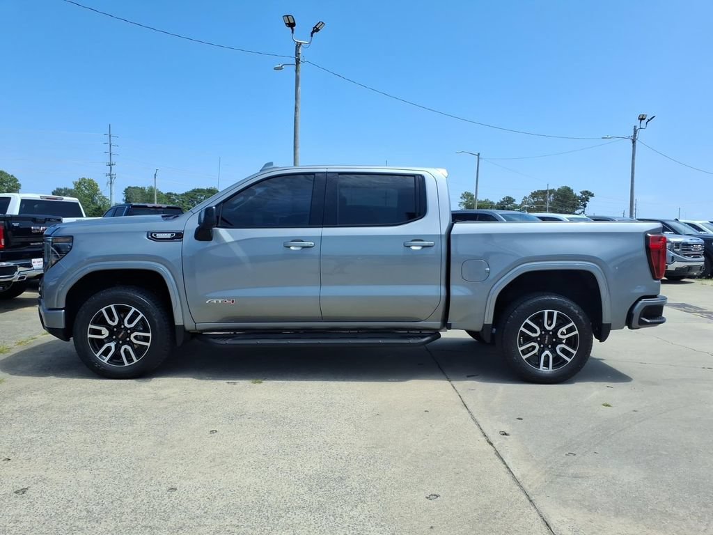 Used 2024 GMC Sierra 1500 AT4 w/ Technology Package AWD/4WD image 4