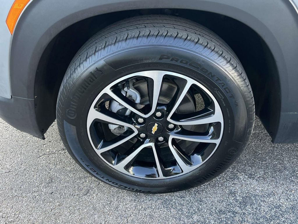 Used 2025 Chevrolet TrailBlazer LT AWD/4WD image 9