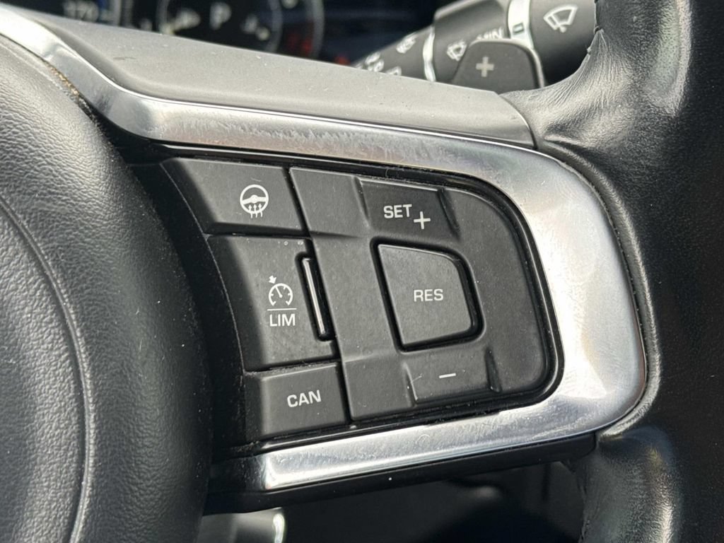 Used 2017 Jaguar XF S RWD image 26
