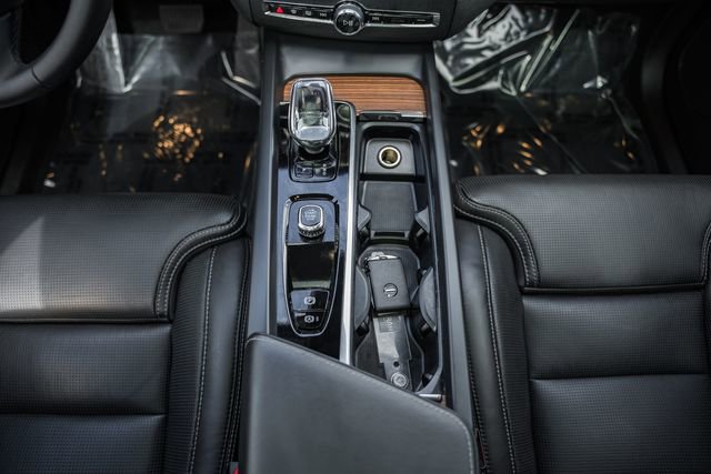 Used 2024 Volvo XC60 T8 Ultimate w/ Protection Package Premier image 26