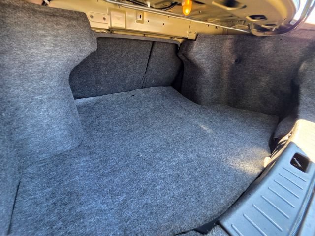 Used 2015 Nissan Versa SV FWD image 56