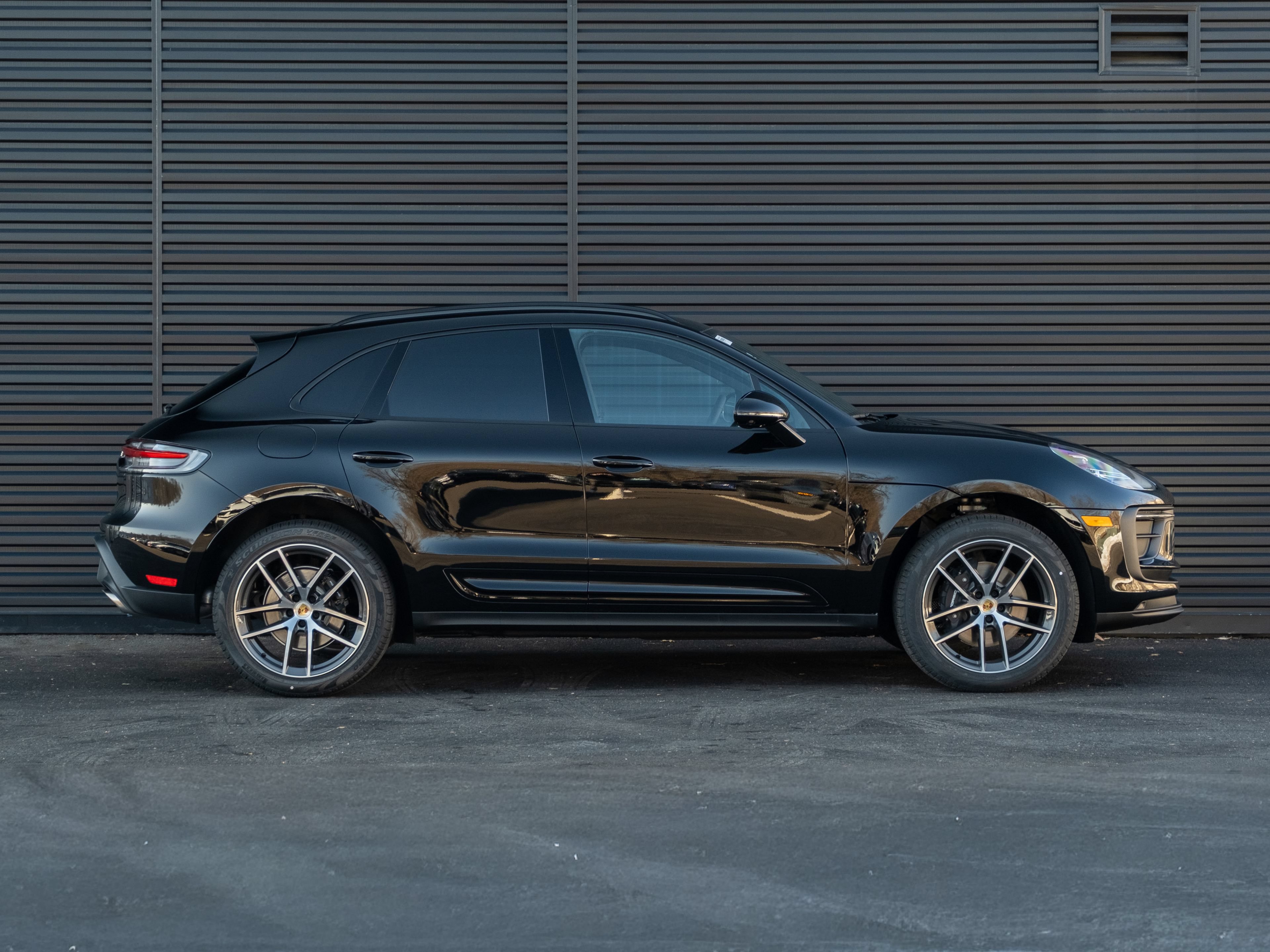 Certified 2026 Porsche Macan Turbo AWD/4WD image 9