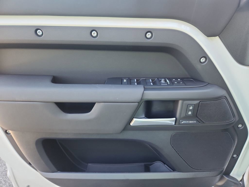 Used 2026 Land Rover Defender 130 S image 22