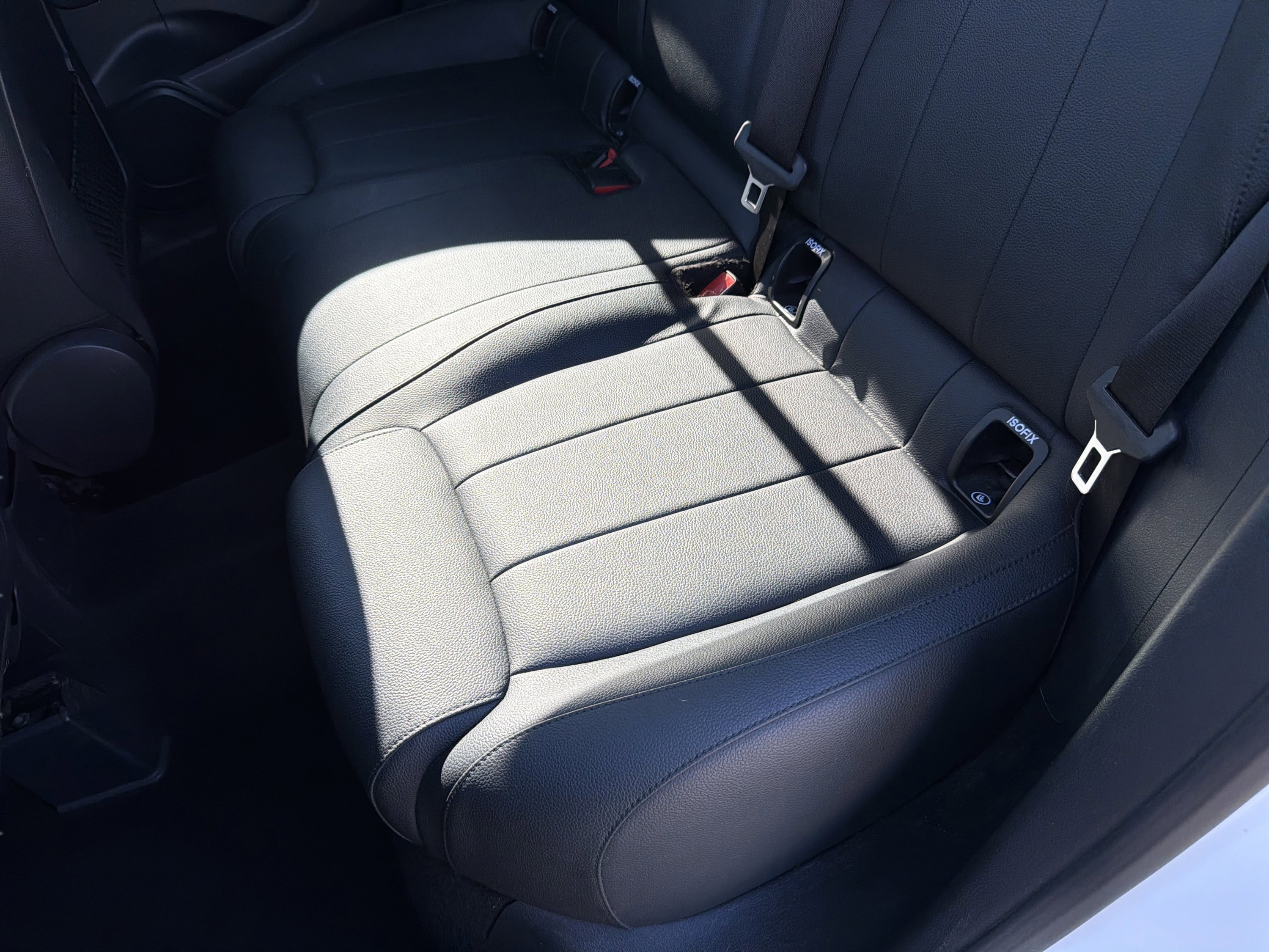 Used 2021 Mercedes-Benz GLA 250 4MATIC w/ Premium Package image 18