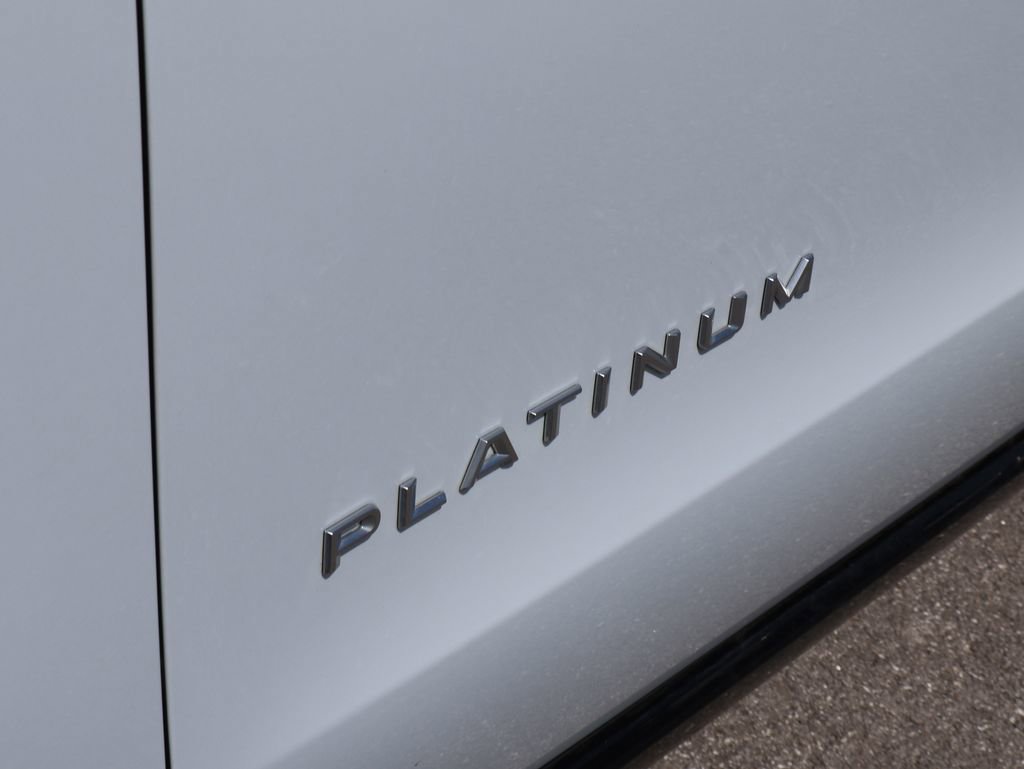 Used 2025 Ford Expedition Platinum AWD/4WD image 4