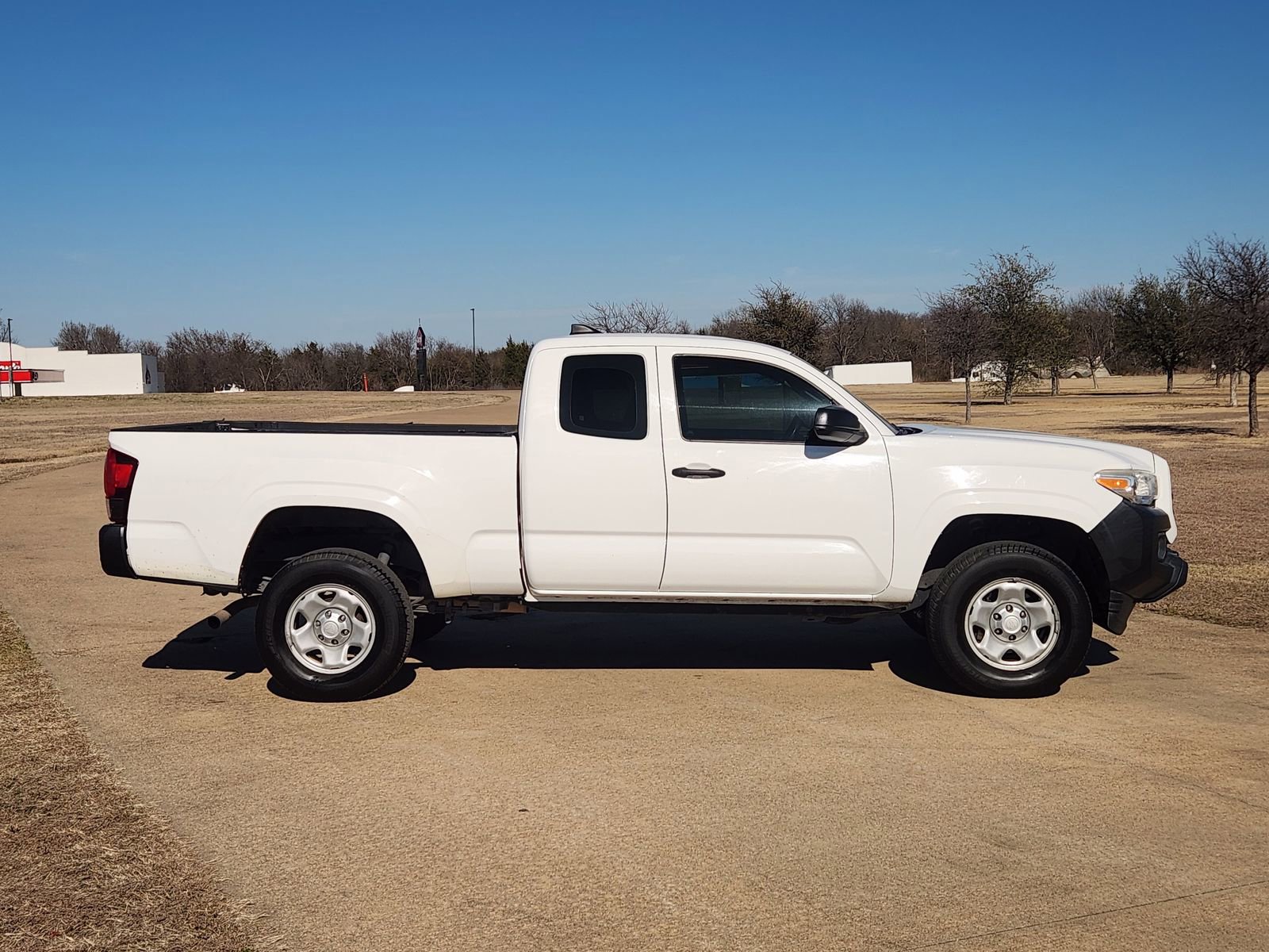 Used 2018 Toyota Tacoma SR image 7