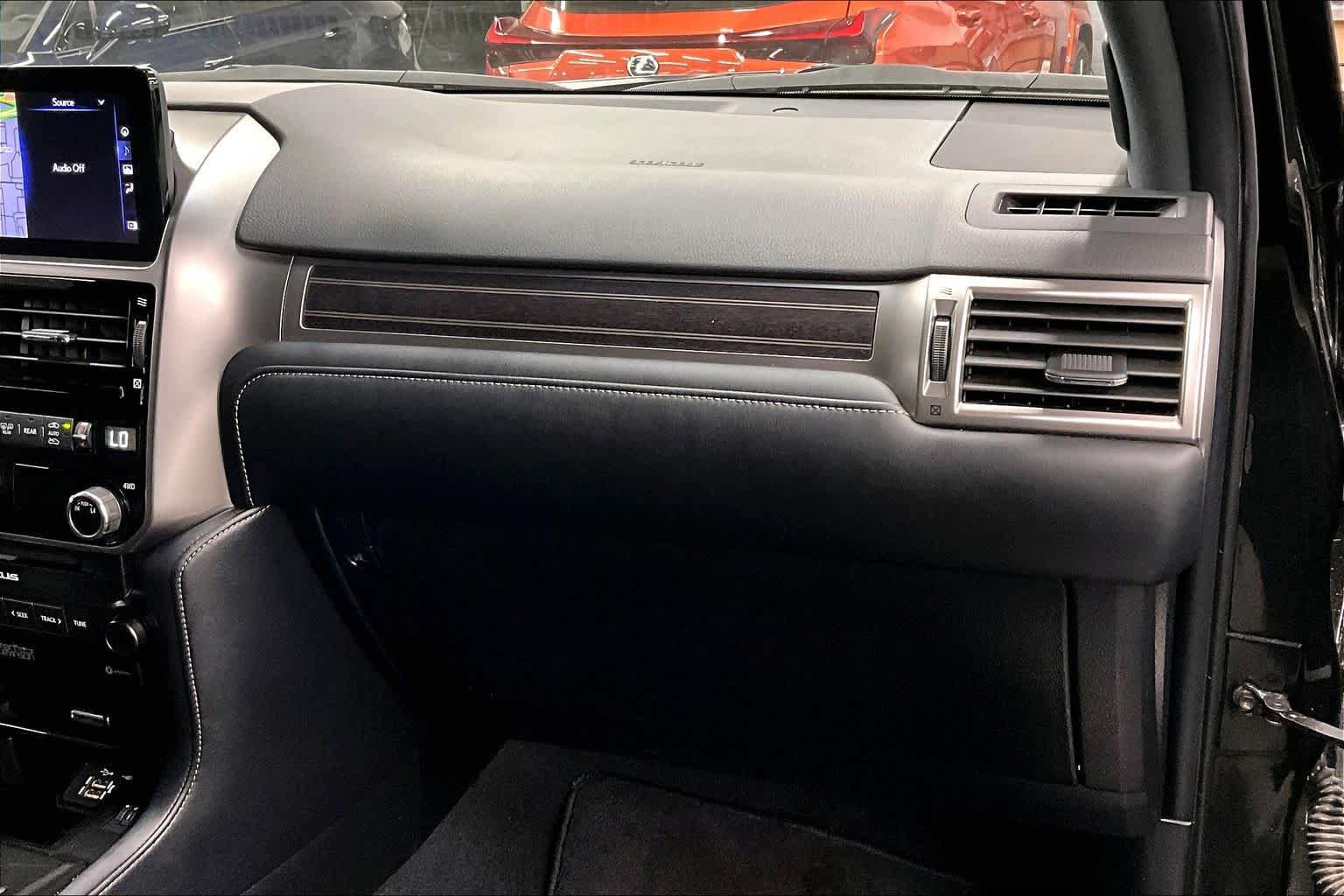 Used 2023 Lexus GX 460 Premium w/ Accessory Package image 19