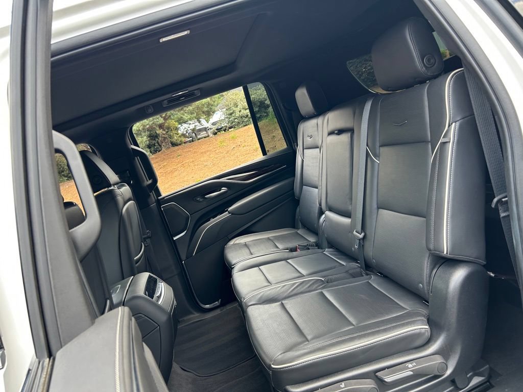 Used 2023 Cadillac Escalade ESV Premium Luxury AWD/4WD image 43