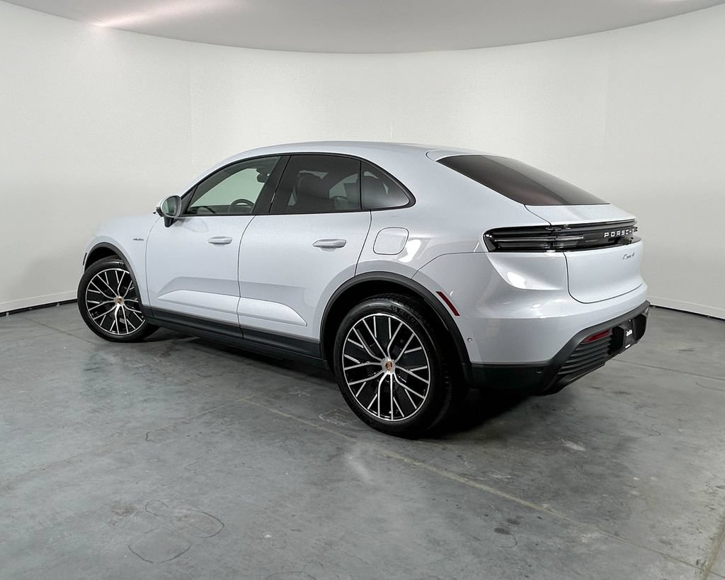 New 2026 Porsche Macan 4 Electric AWD/4WD image 3